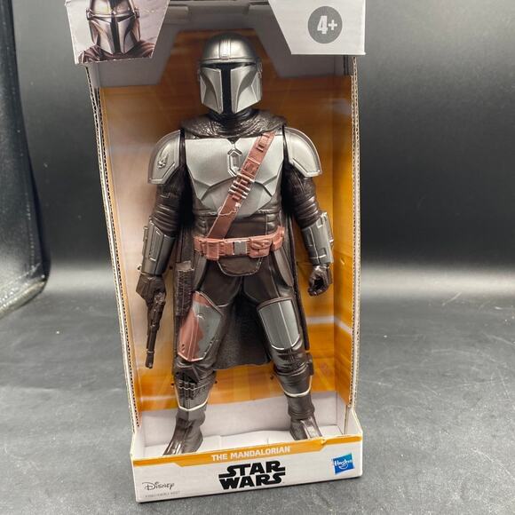 New  THE MANDALORIAN  Figure - Picture 1 of 7